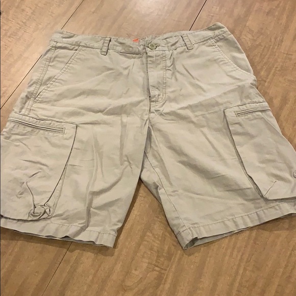nike shorts beige